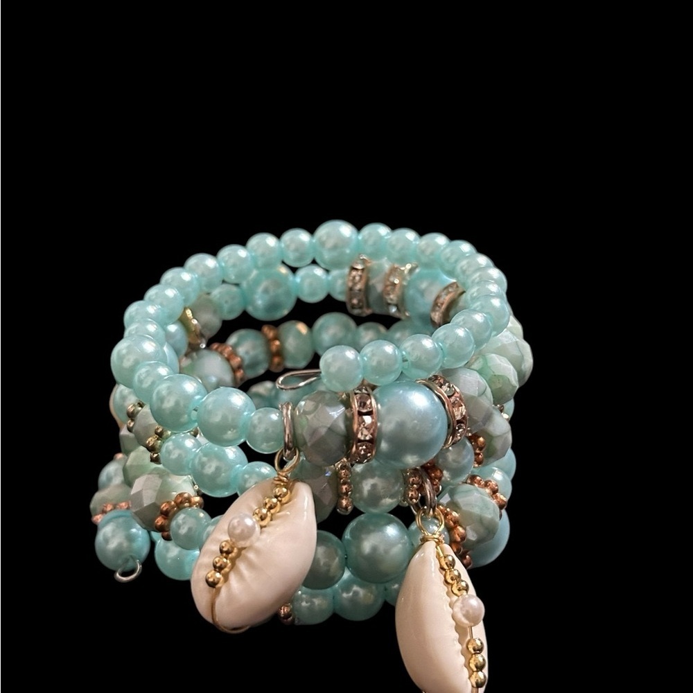 Turquoise Beaded Bracelet with Shell Accents - Picture 3 of 9